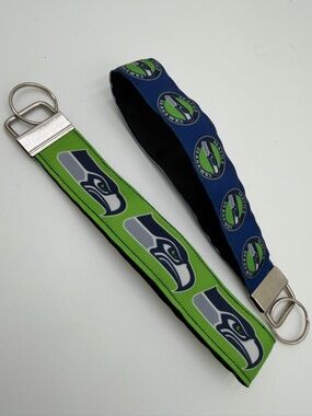 Seahawks Green & Navy Wrist Keychain - NFL Fan Accessory